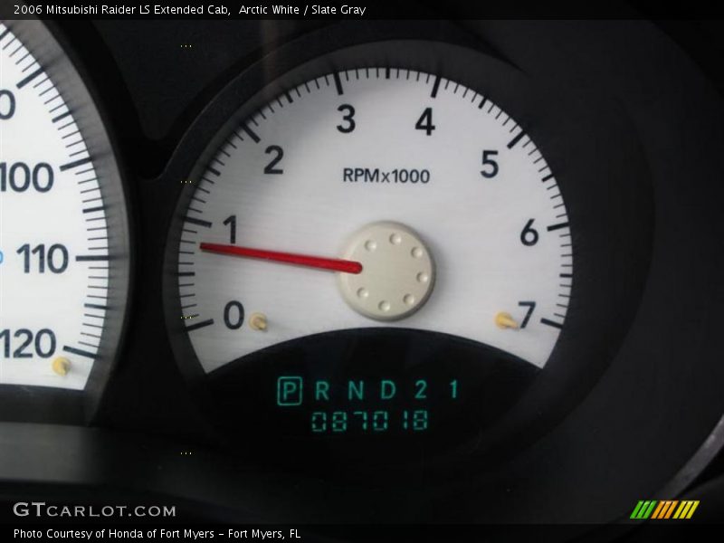 Arctic White / Slate Gray 2006 Mitsubishi Raider LS Extended Cab