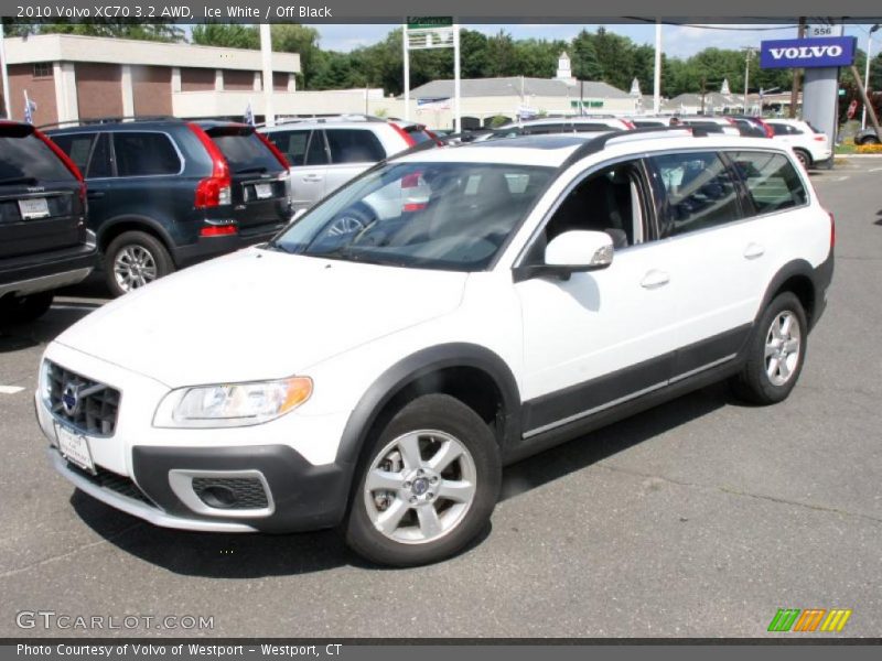 Ice White / Off Black 2010 Volvo XC70 3.2 AWD
