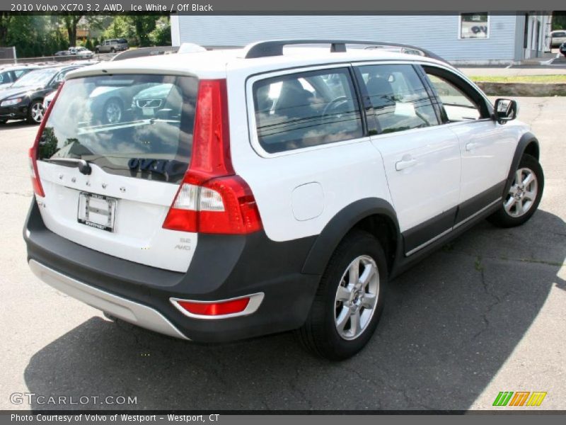Ice White / Off Black 2010 Volvo XC70 3.2 AWD