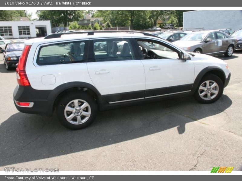 Ice White / Off Black 2010 Volvo XC70 3.2 AWD