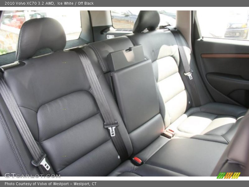 Ice White / Off Black 2010 Volvo XC70 3.2 AWD