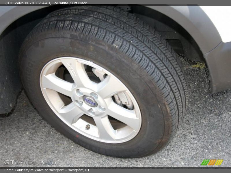 Ice White / Off Black 2010 Volvo XC70 3.2 AWD