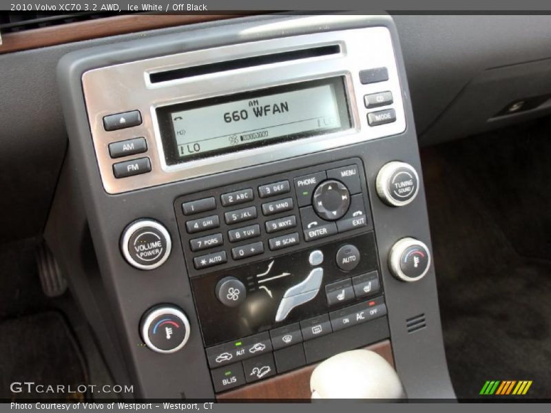 Ice White / Off Black 2010 Volvo XC70 3.2 AWD