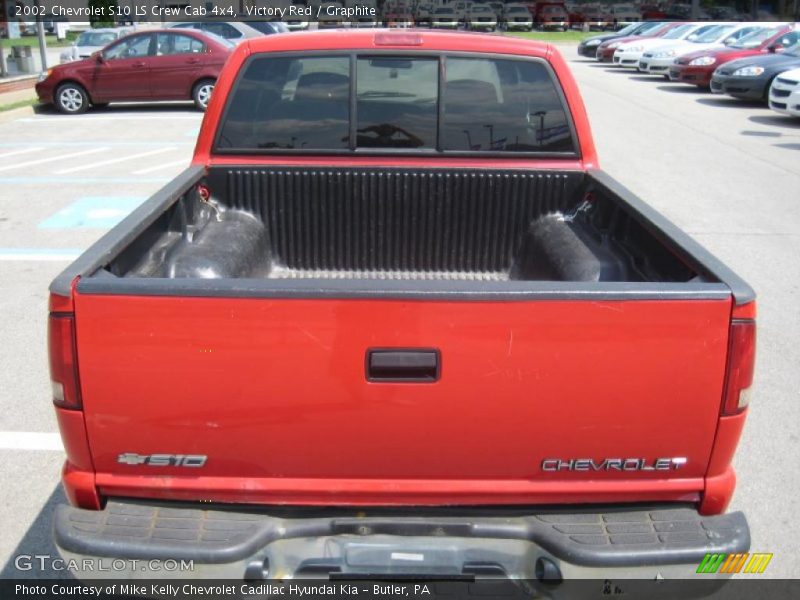 Victory Red / Graphite 2002 Chevrolet S10 LS Crew Cab 4x4