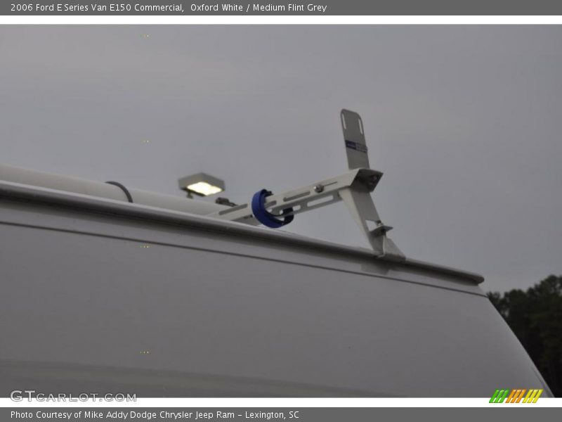 Oxford White / Medium Flint Grey 2006 Ford E Series Van E150 Commercial