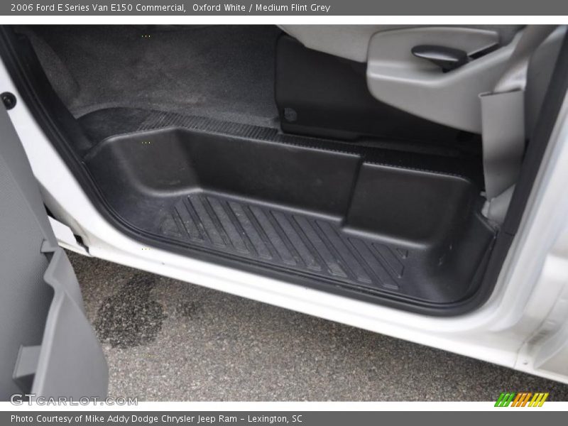 Oxford White / Medium Flint Grey 2006 Ford E Series Van E150 Commercial