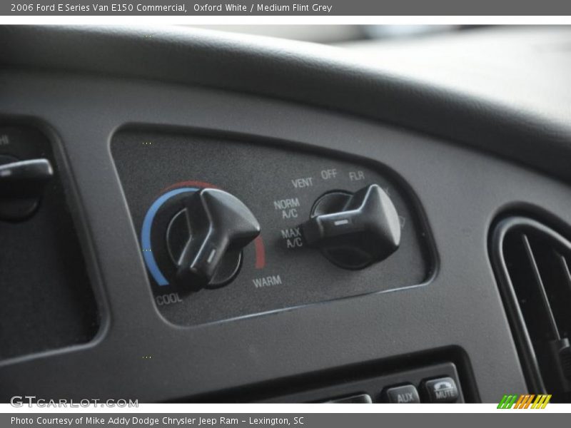 Oxford White / Medium Flint Grey 2006 Ford E Series Van E150 Commercial