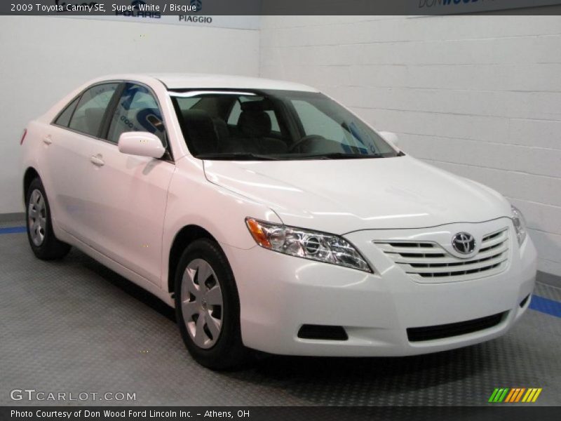 Super White / Bisque 2009 Toyota Camry SE