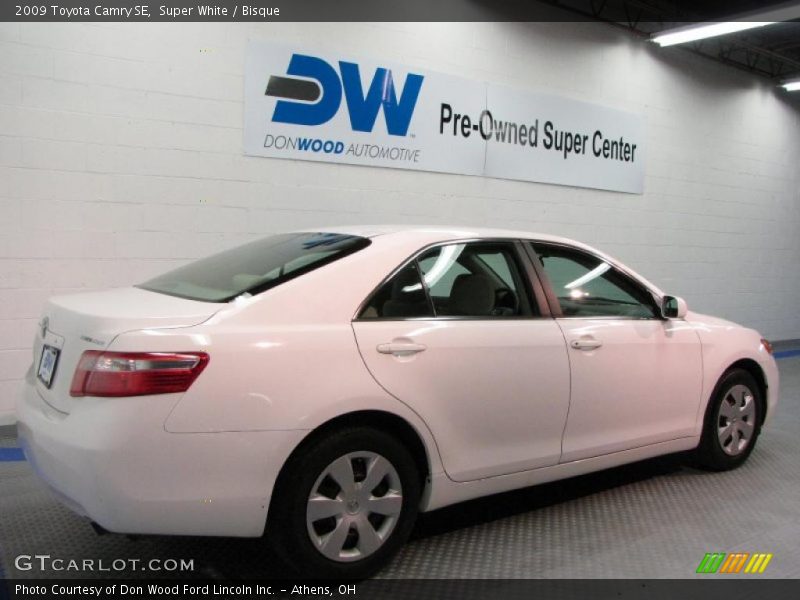 Super White / Bisque 2009 Toyota Camry SE