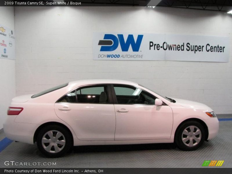 Super White / Bisque 2009 Toyota Camry SE