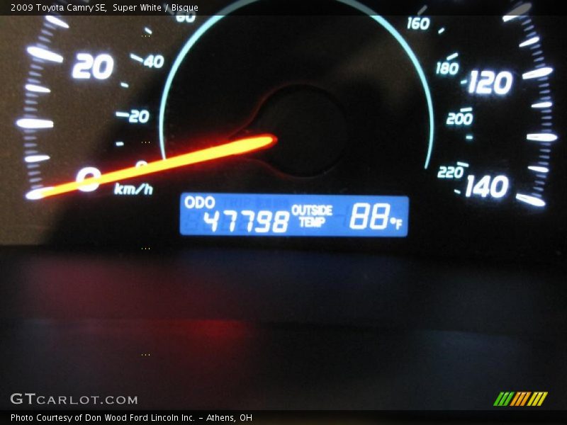 Super White / Bisque 2009 Toyota Camry SE