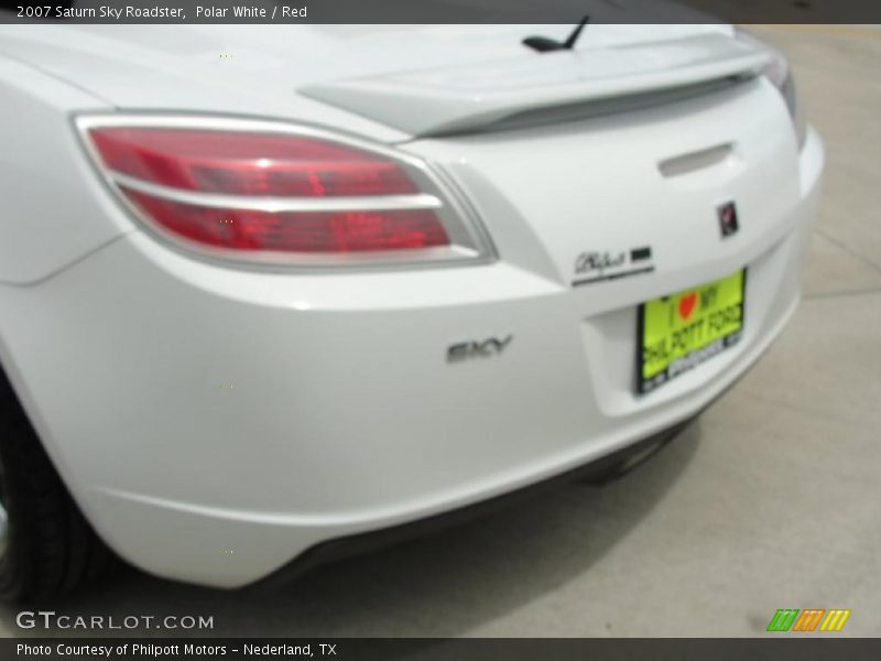 Polar White / Red 2007 Saturn Sky Roadster