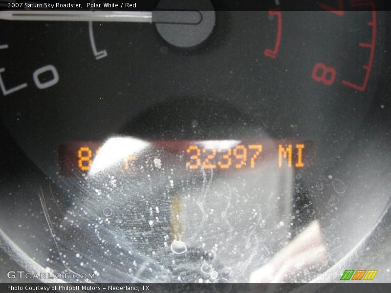 Polar White / Red 2007 Saturn Sky Roadster