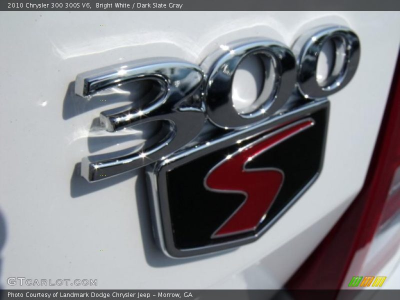 Bright White / Dark Slate Gray 2010 Chrysler 300 300S V6