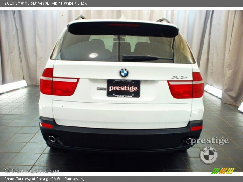 Alpine White / Black 2010 BMW X5 xDrive30i