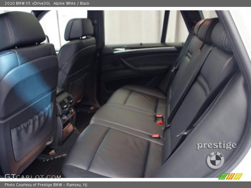Alpine White / Black 2010 BMW X5 xDrive30i