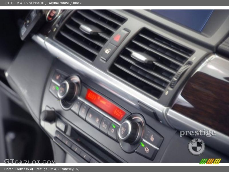 Alpine White / Black 2010 BMW X5 xDrive30i