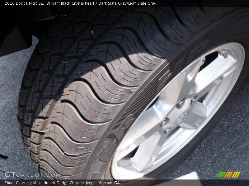 Brilliant Black Crystal Pearl / Dark Slate Gray/Light Slate Gray 2010 Dodge Nitro SE