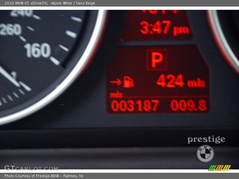 Alpine White / Sand Beige 2010 BMW X5 xDrive30i