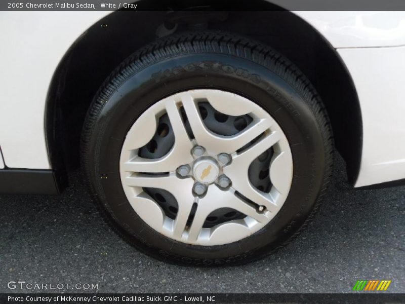 White / Gray 2005 Chevrolet Malibu Sedan