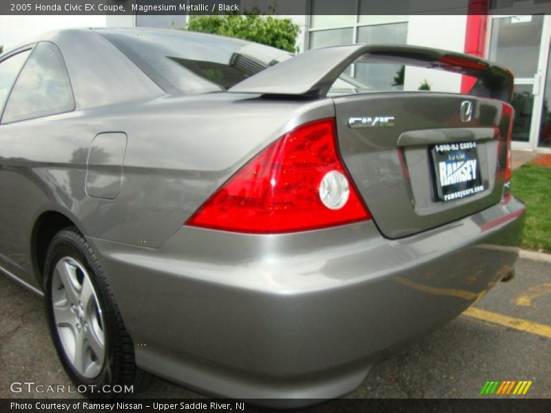 Magnesium Metallic / Black 2005 Honda Civic EX Coupe