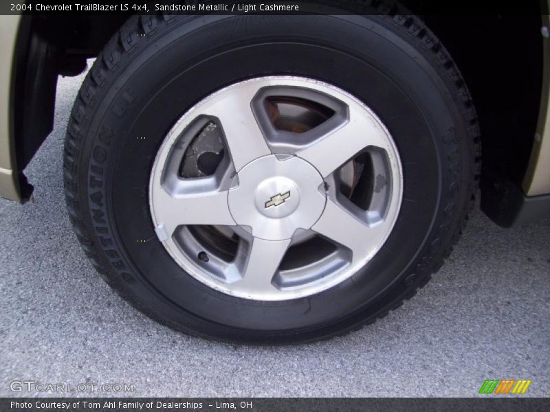 Sandstone Metallic / Light Cashmere 2004 Chevrolet TrailBlazer LS 4x4