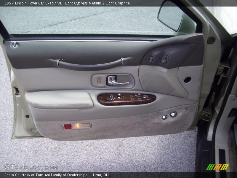 Light Cypress Metallic / Light Graphite 1997 Lincoln Town Car Executive