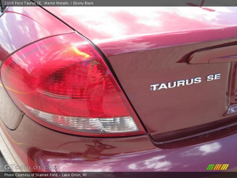 Merlot Metallic / Ebony Black 2006 Ford Taurus SE