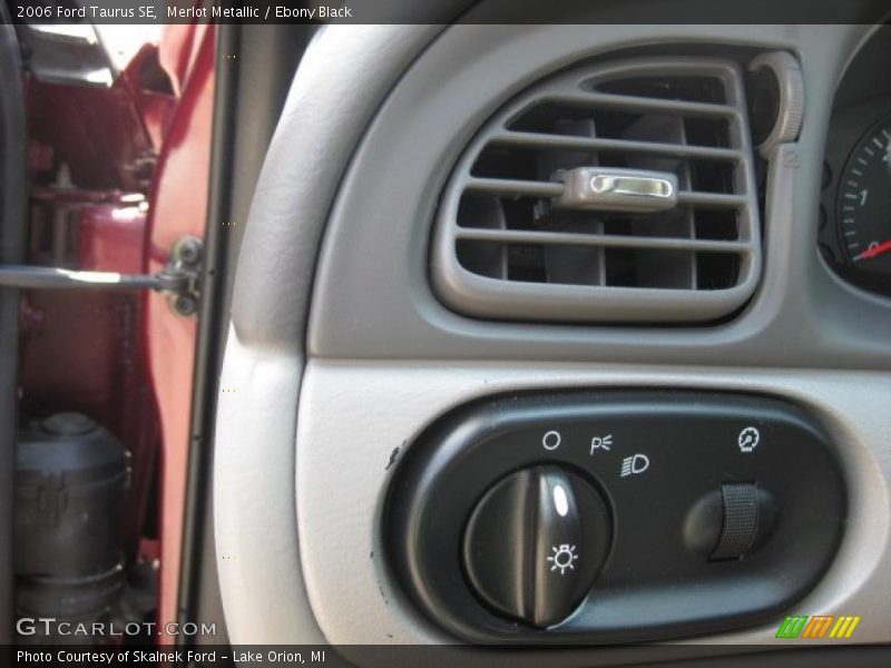 Merlot Metallic / Ebony Black 2006 Ford Taurus SE