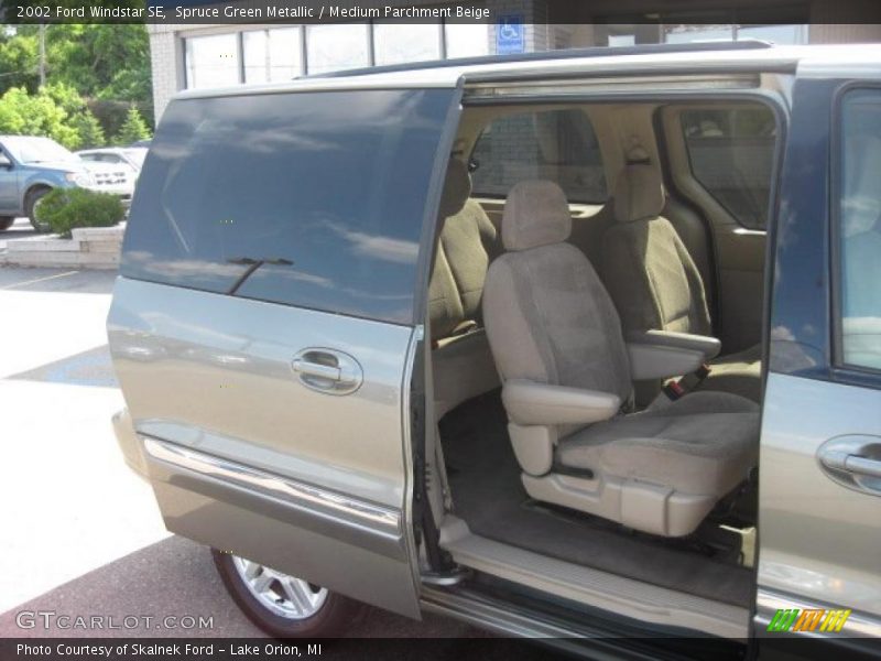 Spruce Green Metallic / Medium Parchment Beige 2002 Ford Windstar SE