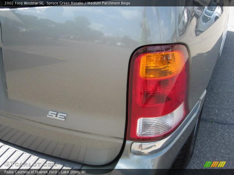 Spruce Green Metallic / Medium Parchment Beige 2002 Ford Windstar SE