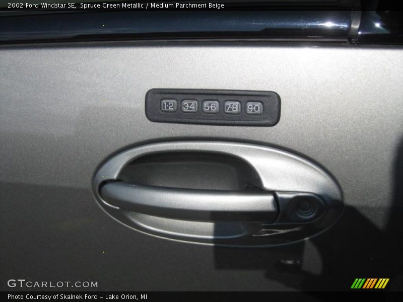 Spruce Green Metallic / Medium Parchment Beige 2002 Ford Windstar SE