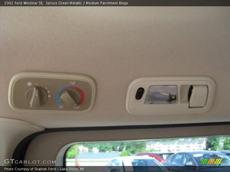 Spruce Green Metallic / Medium Parchment Beige 2002 Ford Windstar SE