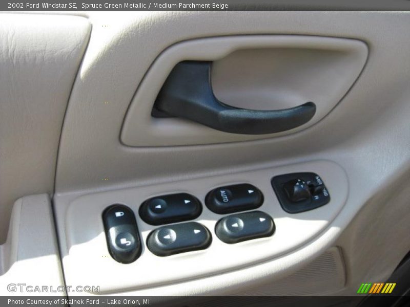 Spruce Green Metallic / Medium Parchment Beige 2002 Ford Windstar SE