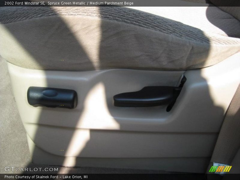 Spruce Green Metallic / Medium Parchment Beige 2002 Ford Windstar SE