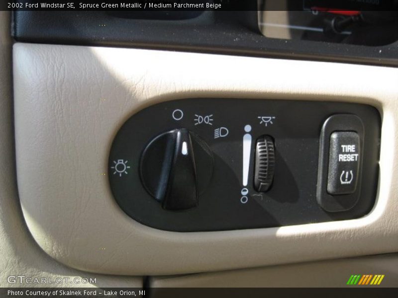 Spruce Green Metallic / Medium Parchment Beige 2002 Ford Windstar SE