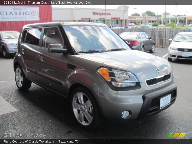 Titanium Gray / Sand/Black Houndstooth Cloth 2010 Kia Soul !