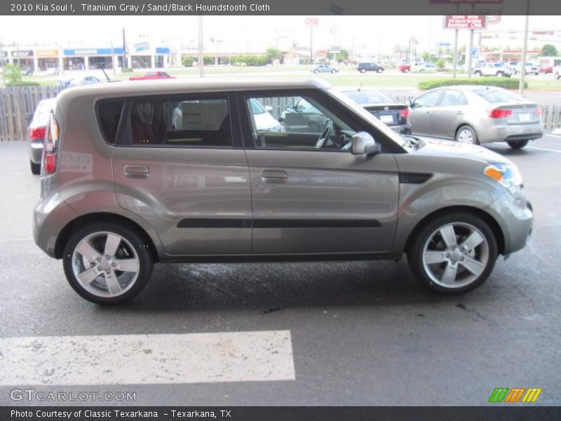 Titanium Gray / Sand/Black Houndstooth Cloth 2010 Kia Soul !