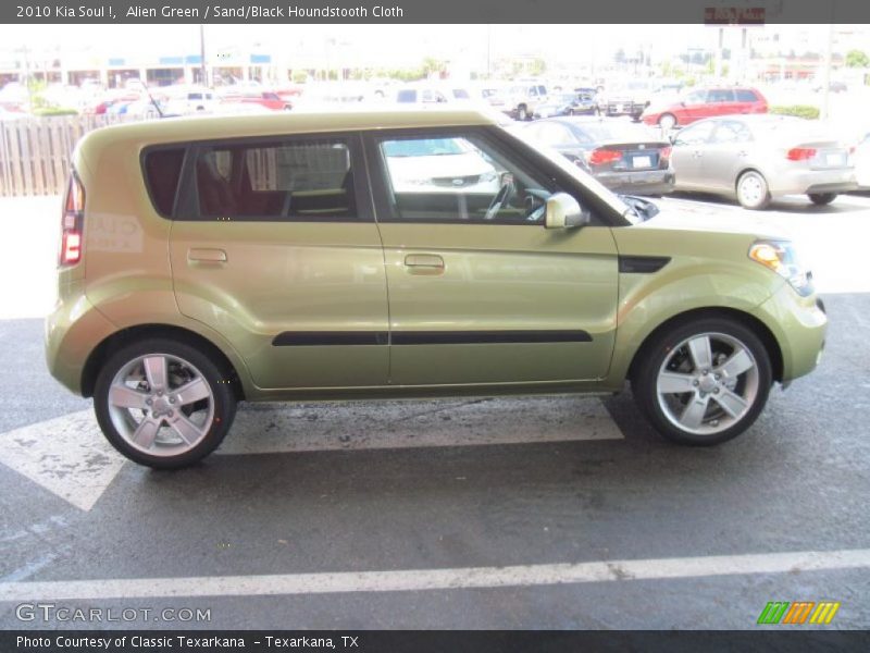 Alien Green / Sand/Black Houndstooth Cloth 2010 Kia Soul !