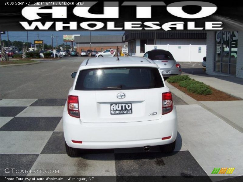 Super White / Charcoal Gray 2009 Scion xD