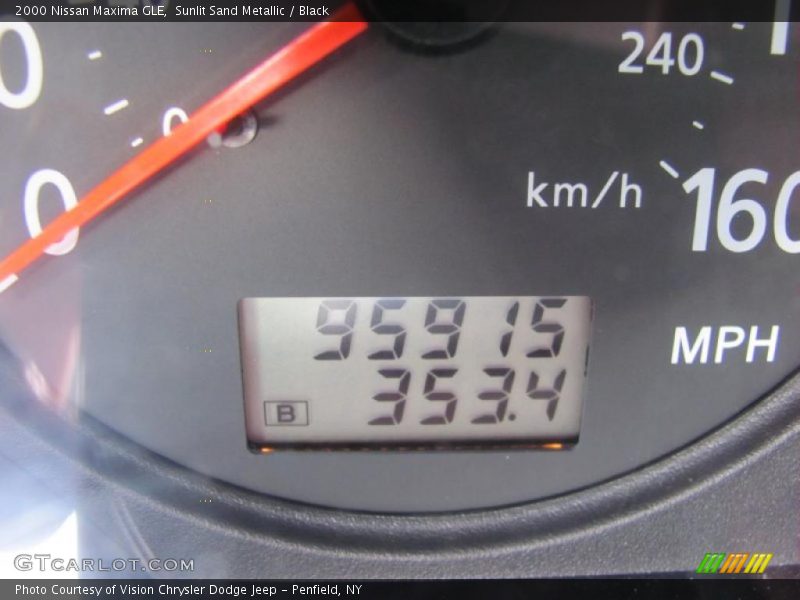 Sunlit Sand Metallic / Black 2000 Nissan Maxima GLE