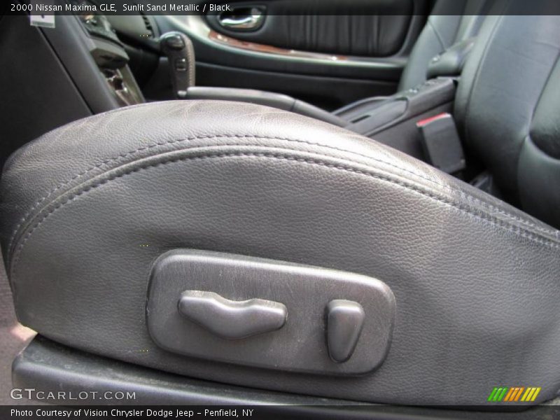 Sunlit Sand Metallic / Black 2000 Nissan Maxima GLE