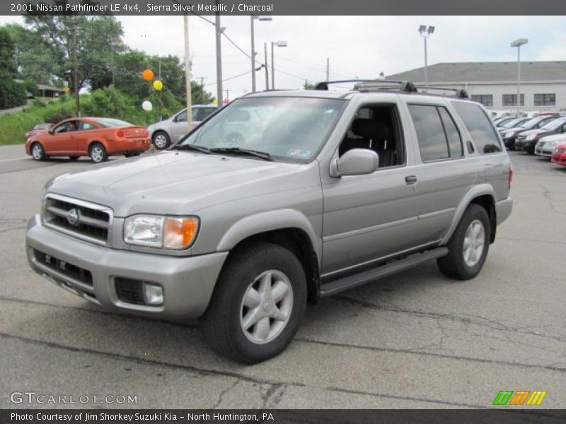 Sierra Silver Metallic / Charcoal 2001 Nissan Pathfinder LE 4x4