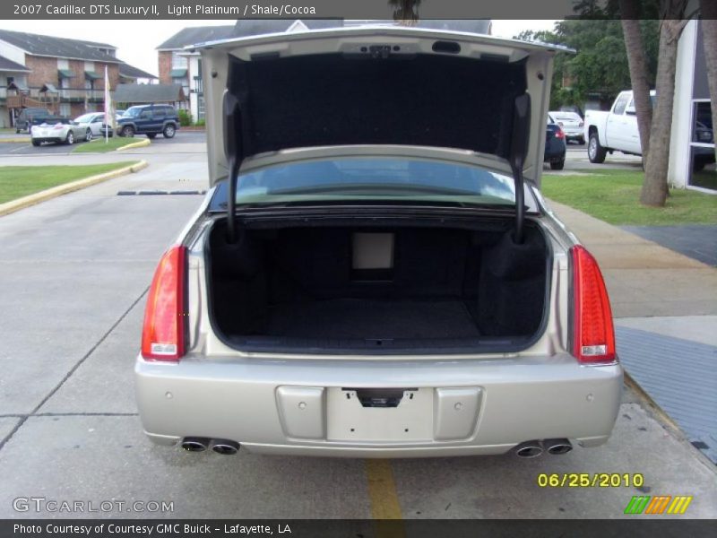 Light Platinum / Shale/Cocoa 2007 Cadillac DTS Luxury II