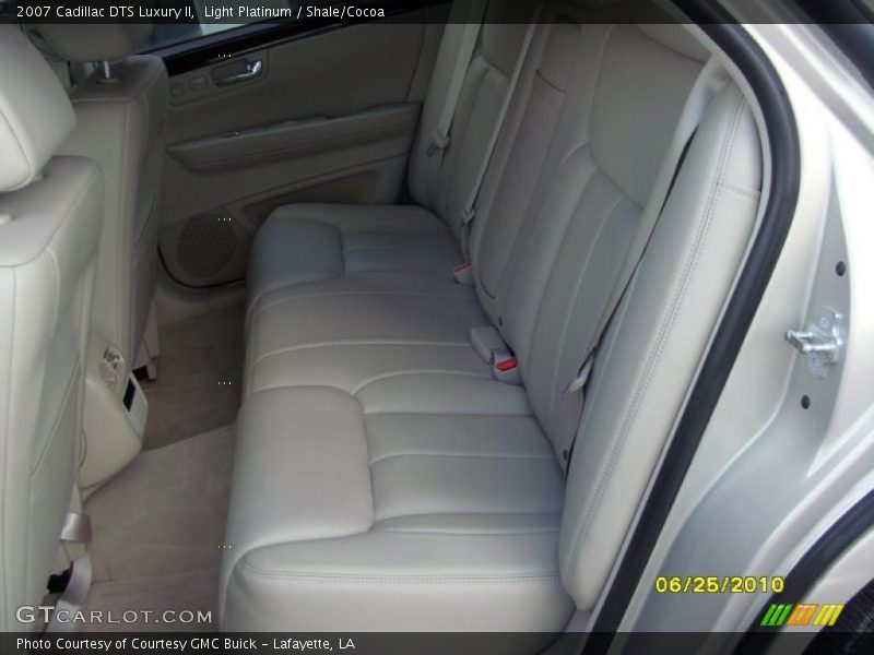Light Platinum / Shale/Cocoa 2007 Cadillac DTS Luxury II