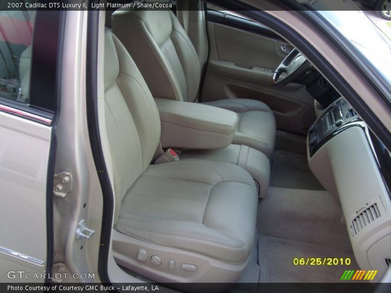 Light Platinum / Shale/Cocoa 2007 Cadillac DTS Luxury II
