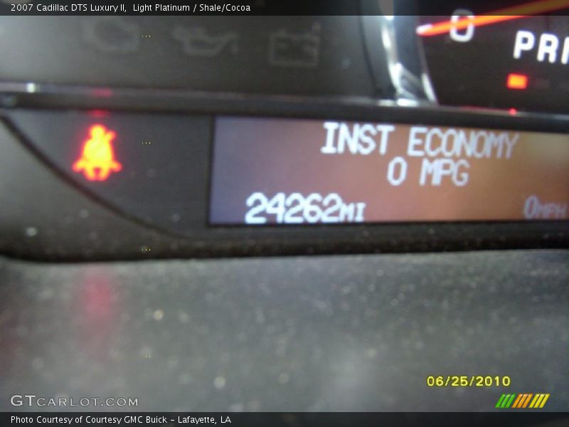 Light Platinum / Shale/Cocoa 2007 Cadillac DTS Luxury II