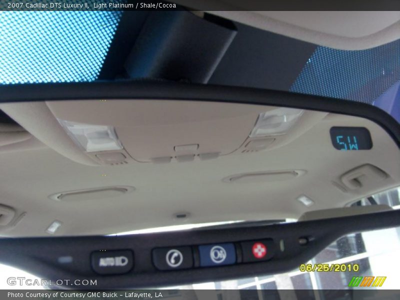 Light Platinum / Shale/Cocoa 2007 Cadillac DTS Luxury II
