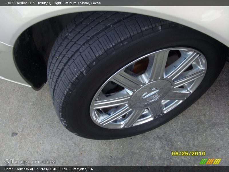 Light Platinum / Shale/Cocoa 2007 Cadillac DTS Luxury II