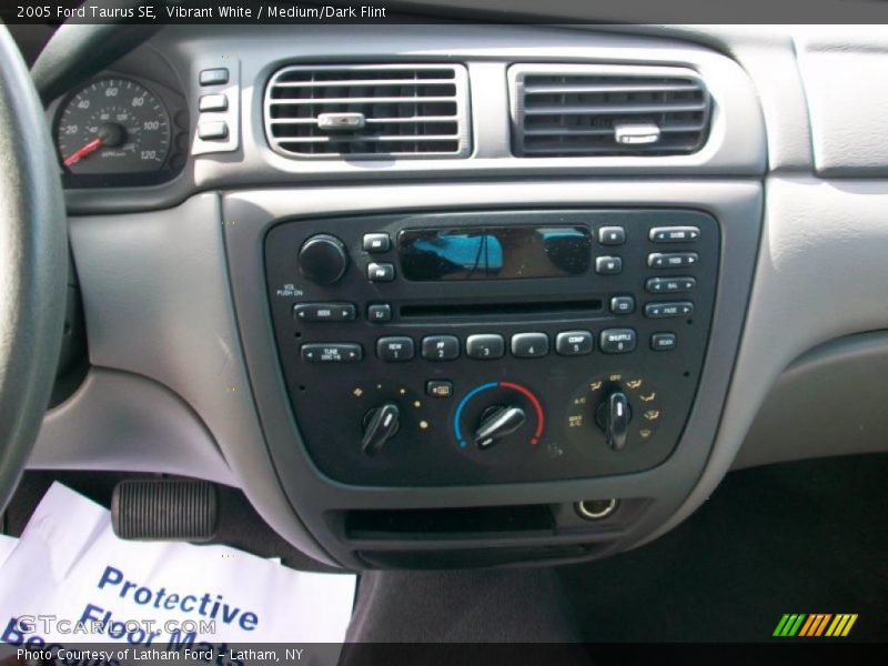 Vibrant White / Medium/Dark Flint 2005 Ford Taurus SE